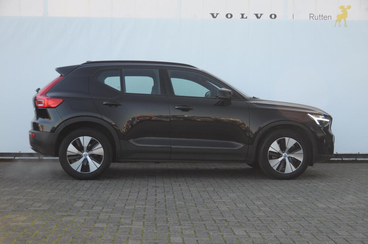 Volvo XC40 T4 211PK Automaat Plus Dark / Elektrische stoelen met geheugen / stuur - en stoelverwarming / Cruise control / Harman kardon audio / elektrische achterklep / Parkeersensoren met camers