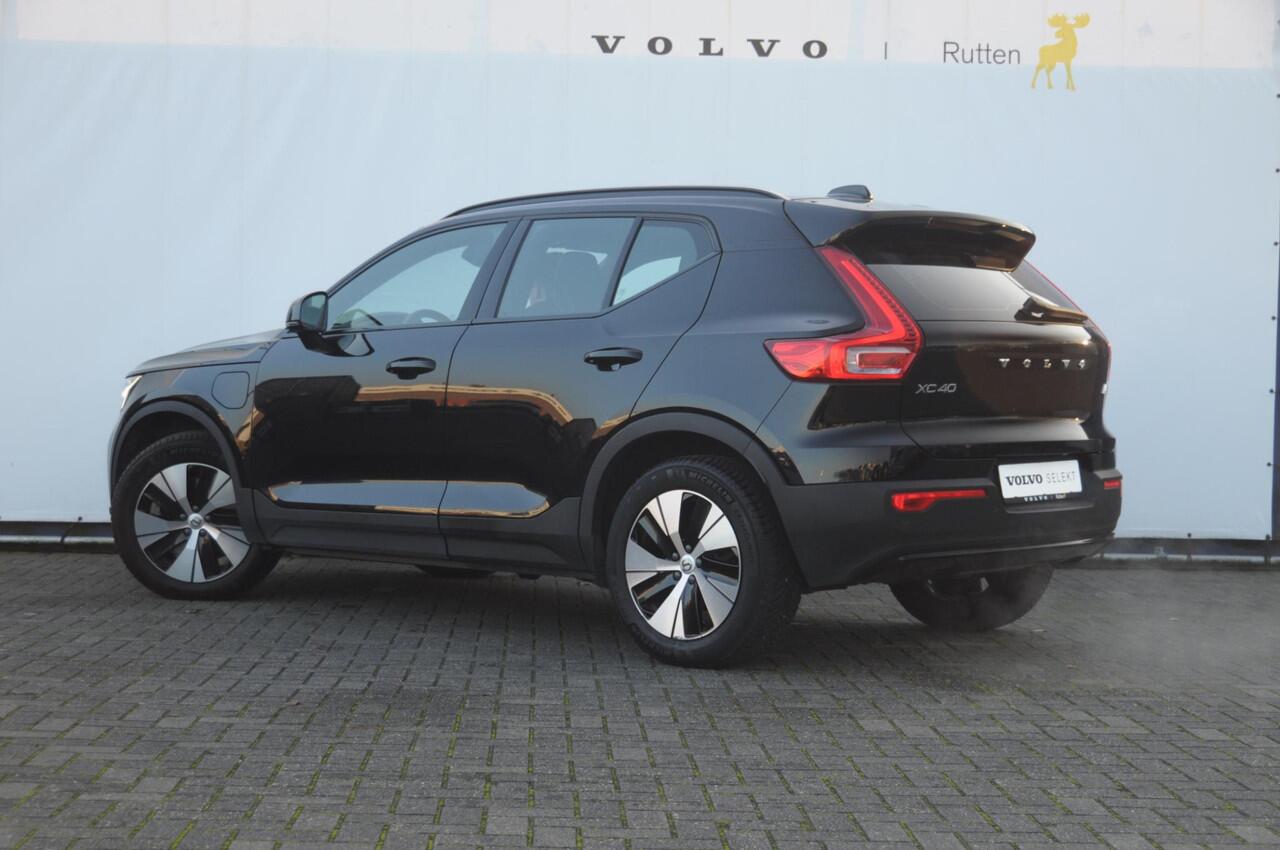 Volvo XC40 T4 211PK Automaat Plus Dark / Elektrische stoelen met geheugen / stuur - en stoelverwarming / Cruise control / Harman kardon audio / elektrische achterklep / Parkeersensoren met camers