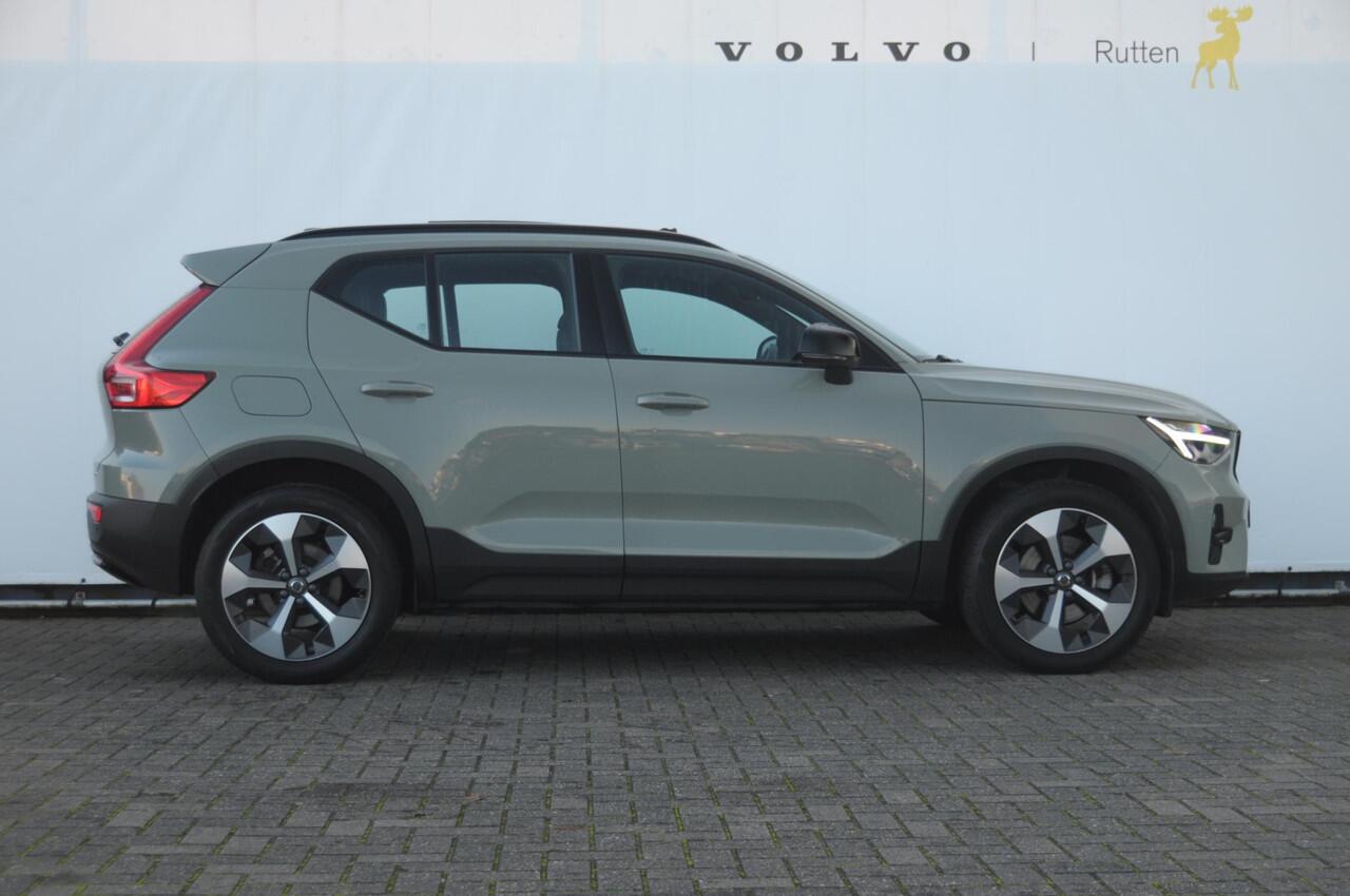 Volvo XC40 B3 177PK Automaat Ultimate Dark / Panoramadak / Adaptive cruise control / Elektrische stoelen / Harman Kardon audio / Pilot assist / BLIS / Stoel en stuur verwarming / Elektrische achterklep / Parkeersensoren met camera / Google infotainment