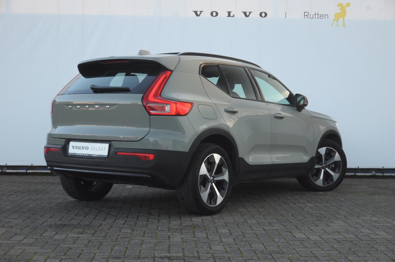 Volvo XC40 B3 177PK Automaat Ultimate Dark / Panoramadak / Adaptive cruise control / Elektrische stoelen / Harman Kardon audio / Pilot assist / BLIS / Stoel en stuur verwarming / Elektrische achterklep / Parkeersensoren met camera / Google infotainment