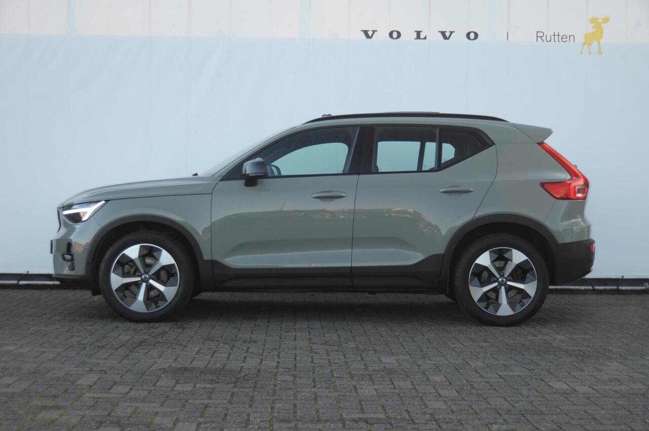 Volvo XC40 B3 177PK Automaat Ultimate Dark / Panoramadak / Adaptive cruise control / Elektrische stoelen / Harman Kardon audio / Pilot assist / BLIS / Stoel en stuur verwarming / Elektrische achterklep / Parkeersensoren met camera / Google infotainment