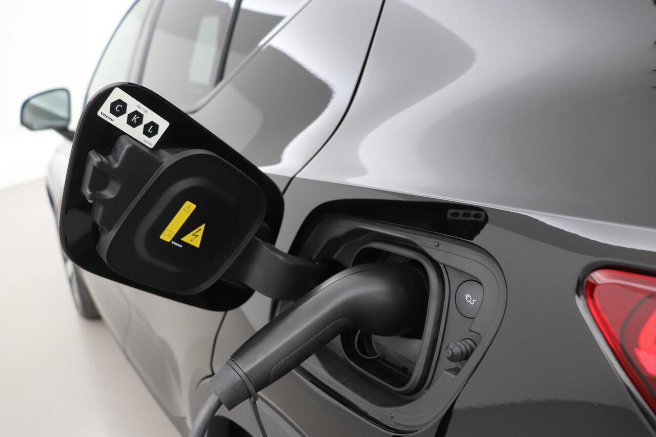 Volvo XC40 Recharge Plus 70 kWh | ACC | BLIS | Stoel+Stuurverwarming | Keyless | 19 Inch | Camera