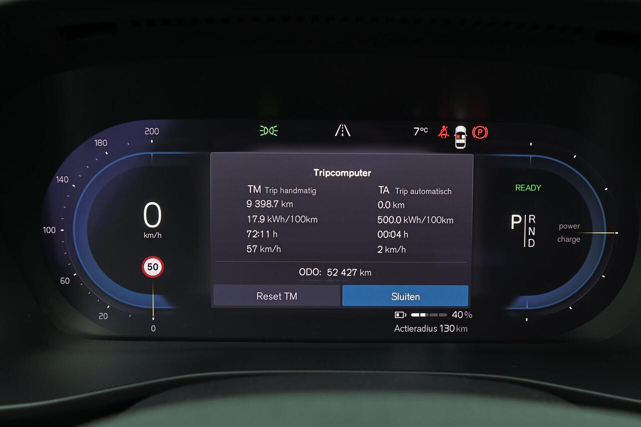 Volvo XC40 Recharge Plus 70 kWh - IntelliSafe Assist & Surround - Parkeercamera achter - Verwarmde voorstoelen & stuur - Parkeersensoren voor & achter - Draadloze tel. lader - Warmtepomp - Extra getint glas - 19' LMV