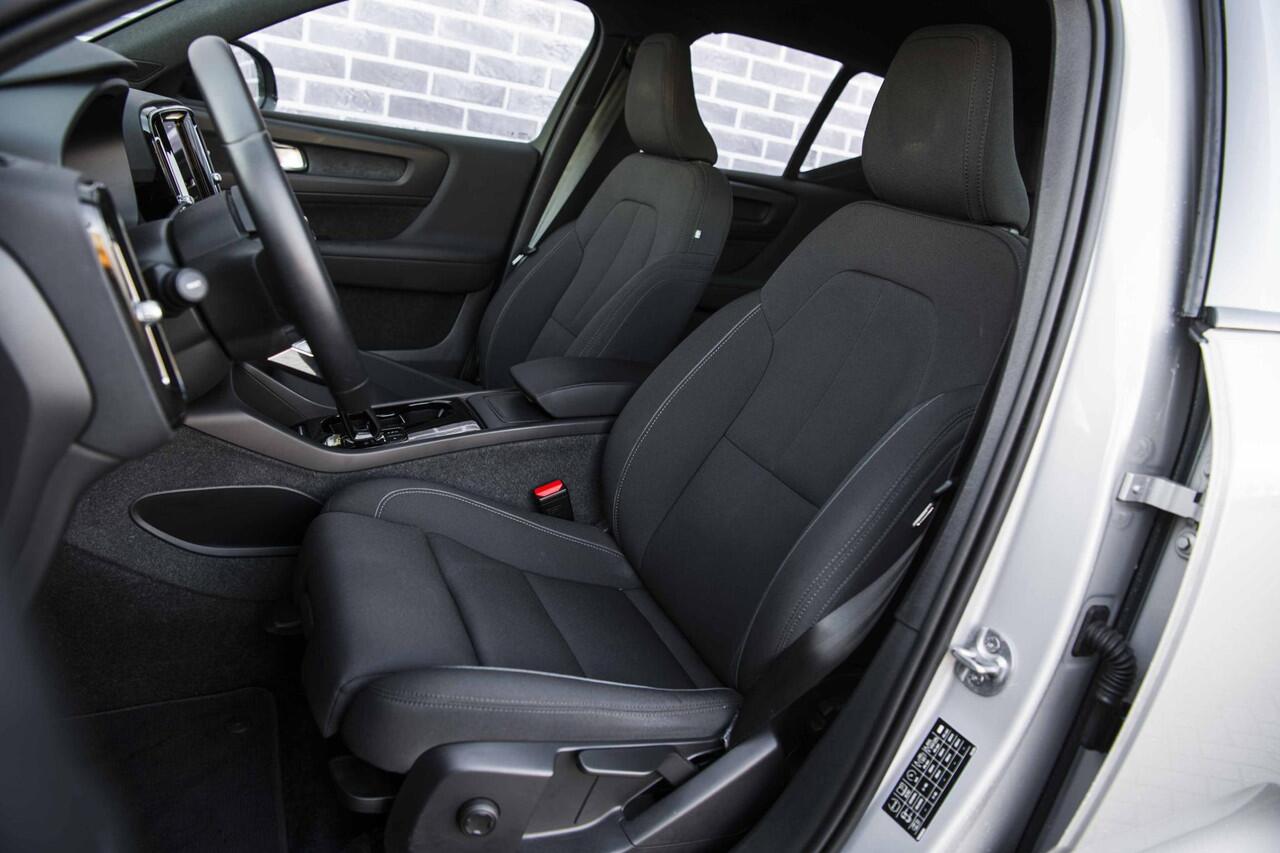 Volvo XC40 Single Motor Extended Range Plus 82 kWh | Verwarmbare voorstoelen | Verwarmbaar stuurwiel | Warmtepomp | Adaptieve cruisecontrol | BLIS |