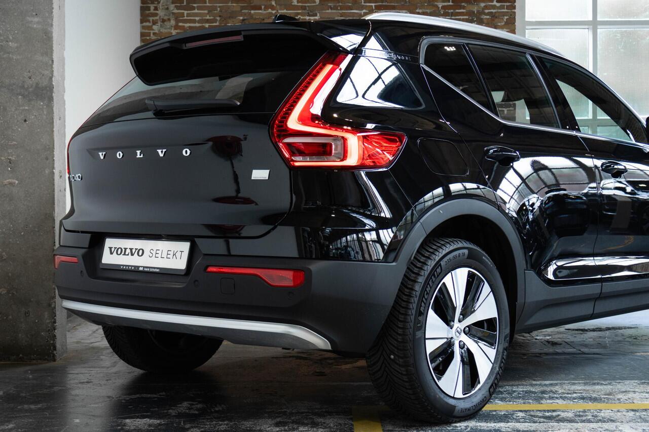 Volvo XC40 T4 Automaat Recharge Inscription | Semi Elektrische Wegklapbare trekhaak | Panoramadak | Harman Kardon Premium Audio | Stoel en Stuurwielverwarming | 360° Parkeercamera | | 4-Seizoenenbanden | Parkeersensoren voor + achter | Parkeerverwarming | Adaptive C