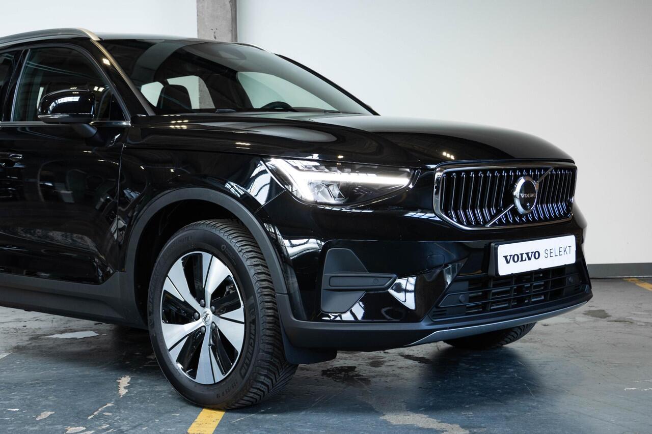 Volvo XC40 T4 Automaat Recharge Inscription | Semi Elektrische Wegklapbare trekhaak | Panoramadak | Harman Kardon Premium Audio | Stoel en Stuurwielverwarming | 360° Parkeercamera | | 4-Seizoenenbanden | Parkeersensoren voor + achter | Parkeerverwarming | Adaptive C