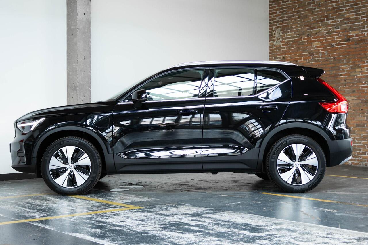 Volvo XC40 T4 Automaat Recharge Inscription | Semi Elektrische Wegklapbare trekhaak | Panoramadak | Harman Kardon Premium Audio | Stoel en Stuurwielverwarming | 360° Parkeercamera | | 4-Seizoenenbanden | Parkeersensoren voor + achter | Parkeerverwarming | Adaptive C