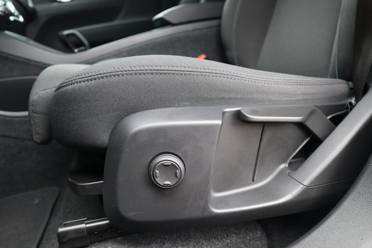 Volvo XC40 Recharge Core 70 kWh l Verwarmbare Voorstoelen l Stuurwielverwarming l Warmtepomp