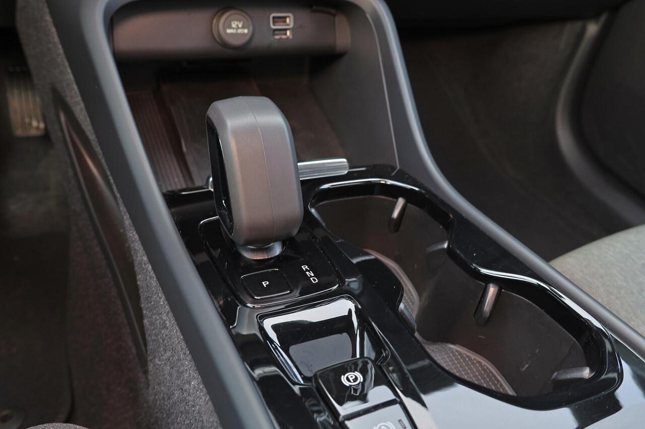 Volvo XC40 T5 Recharge Plus Dark - Panorama/schuifdak - IntelliSafe Assist - Harman/Kardon audio - Parkeercamera achter - Parkeersensoren voor & achter - Elektr. bedienb. voorstoelen met geheugen links - Draadloze tel. lader - Extra getint glas - 19' LMV