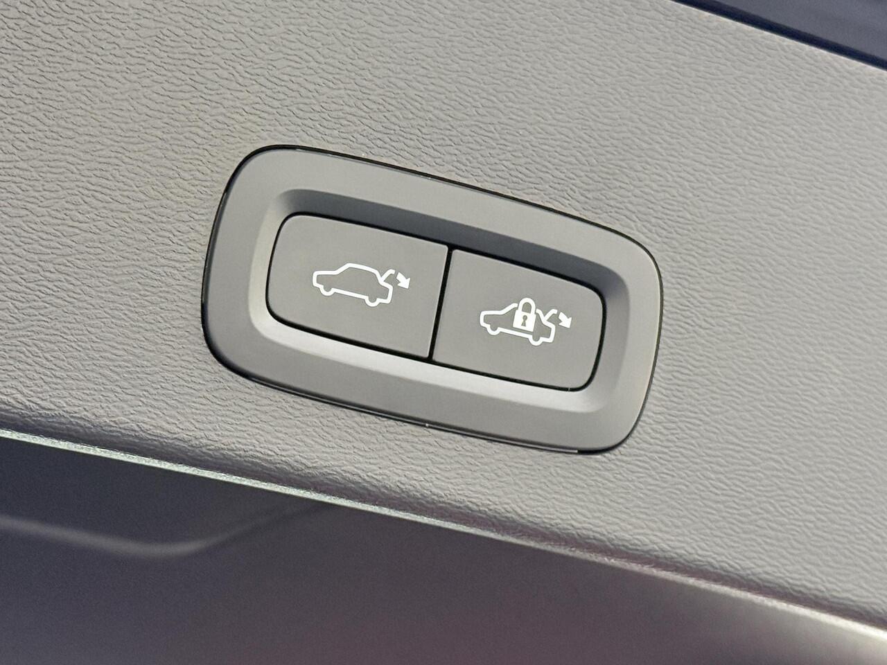 Volvo XC40 1.5 T5 Recharge Ultimate Bright Trekhaak/Panodak/HarmanKardon etc.