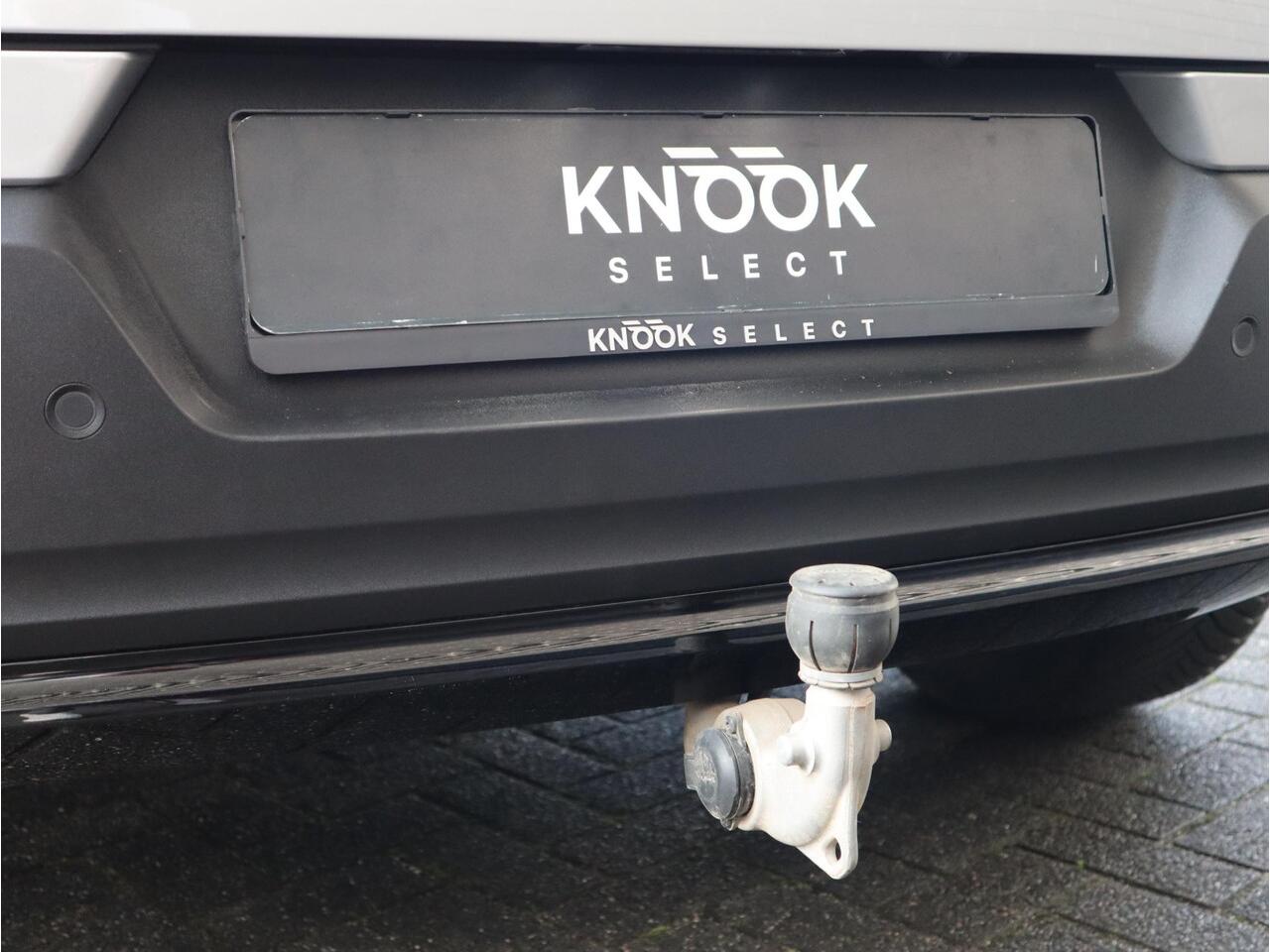 Volvo XC40 Recharge Twin Ultimate 78 kWh / Panoramadak / Harman Kardon / Trekhaak / Stoelverwarming / Parkeersensoren voor+achter / Apple Carplay/Android Auto / 19 Inch / LED /