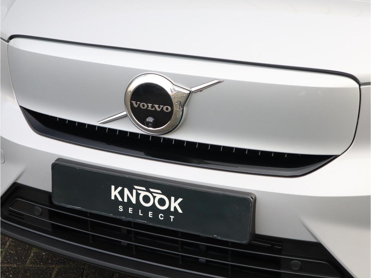 Volvo XC40 Recharge Twin Ultimate 78 kWh / Panoramadak / Harman Kardon / Trekhaak / Stoelverwarming / Parkeersensoren voor+achter / Apple Carplay/Android Auto / 19 Inch / LED /