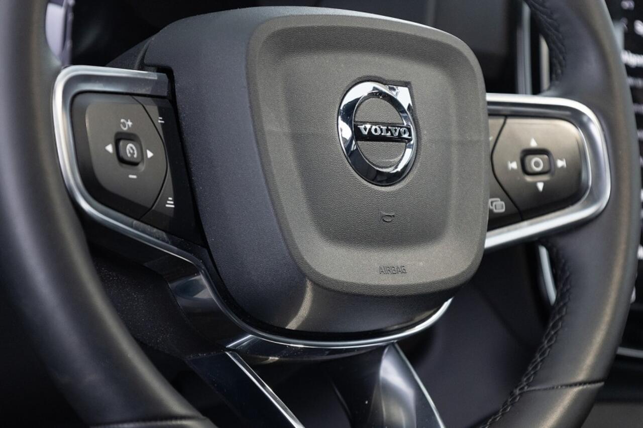 Volvo XC40 Recharge Core 70 kWh | Full LED | ECC | NAVI