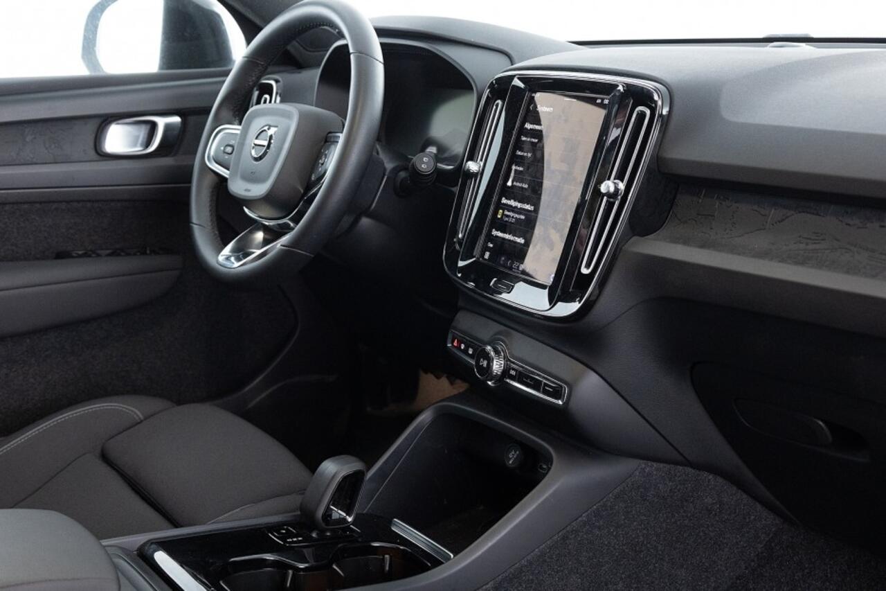 Volvo XC40 Recharge Core 70 kWh | Full LED | ECC | NAVI