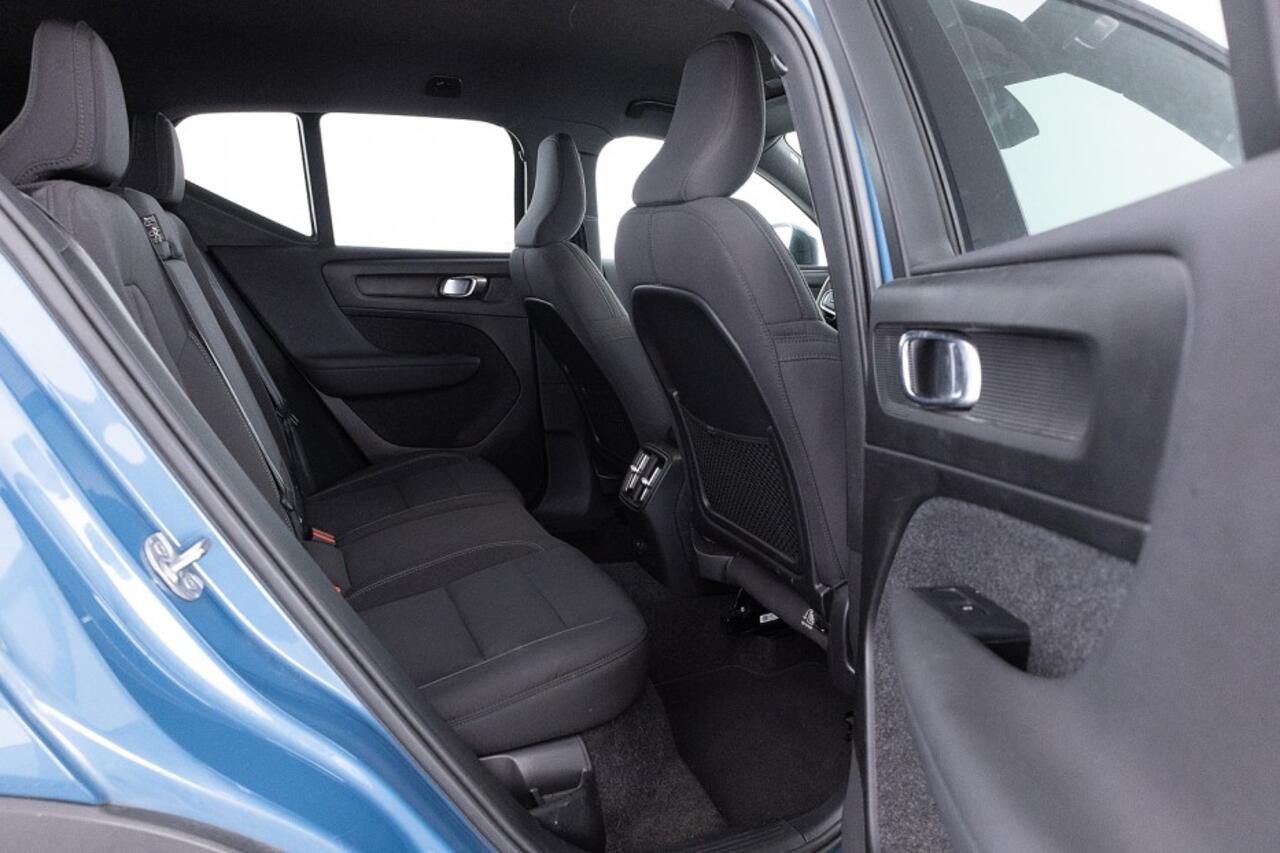 Volvo XC40 Recharge Core 70 kWh | Full LED | ECC | NAVI