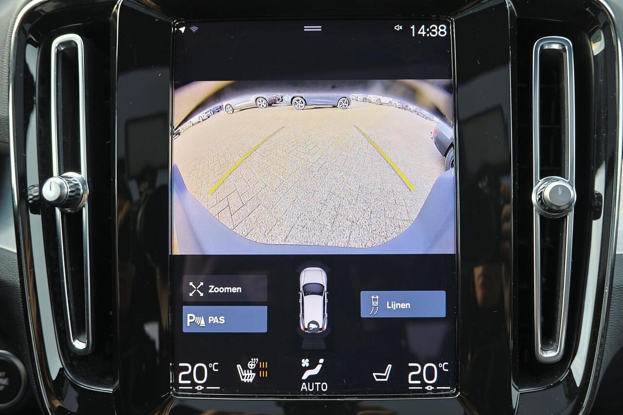 Volvo XC40 T5 Recharge Plus Dark - Panorama/schuifdak - IntelliSafe Assist - Harman/Kardon audio - Parkeercamera achter - Parkeersensoren voor & achter - Elektr. bedienb. voorstoelen met geheugen links - Draadloze tel. lader - Extra getint glas - 19' LMV