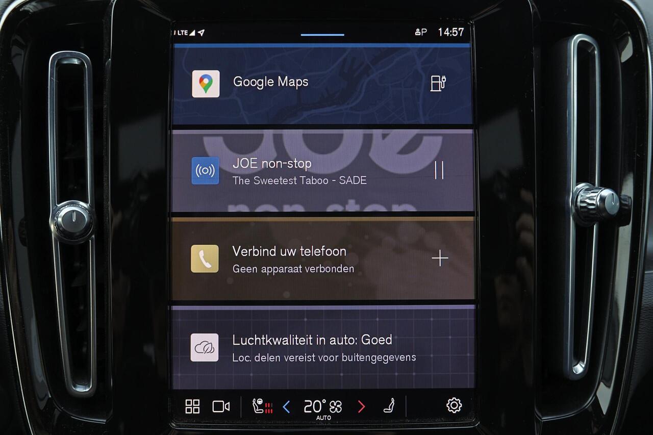 Volvo XC40 Recharge Twin Plus 78 kWh - IntelliSafe Assist & Surround - Parkeercamera achter - Verwarmde voorstoelen & stuur - Parkeersensoren voor & achter - Draadloze tel. lader - Warmtepomp - Elektr. inklapbare trekhaak - 19' LMV