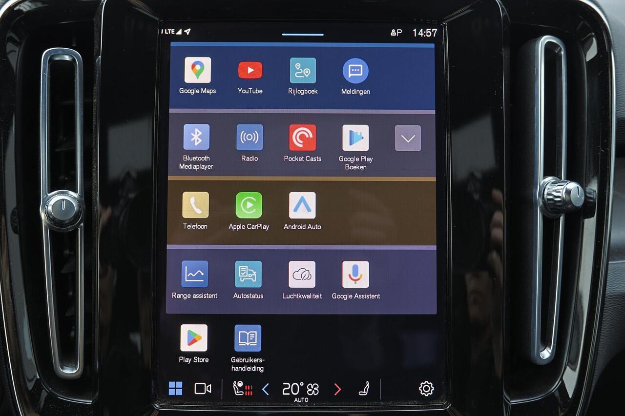 Volvo XC40 Recharge Twin Plus 78 kWh - IntelliSafe Assist & Surround - Parkeercamera achter - Verwarmde voorstoelen & stuur - Parkeersensoren voor & achter - Draadloze tel. lader - Warmtepomp - Elektr. inklapbare trekhaak - 19' LMV