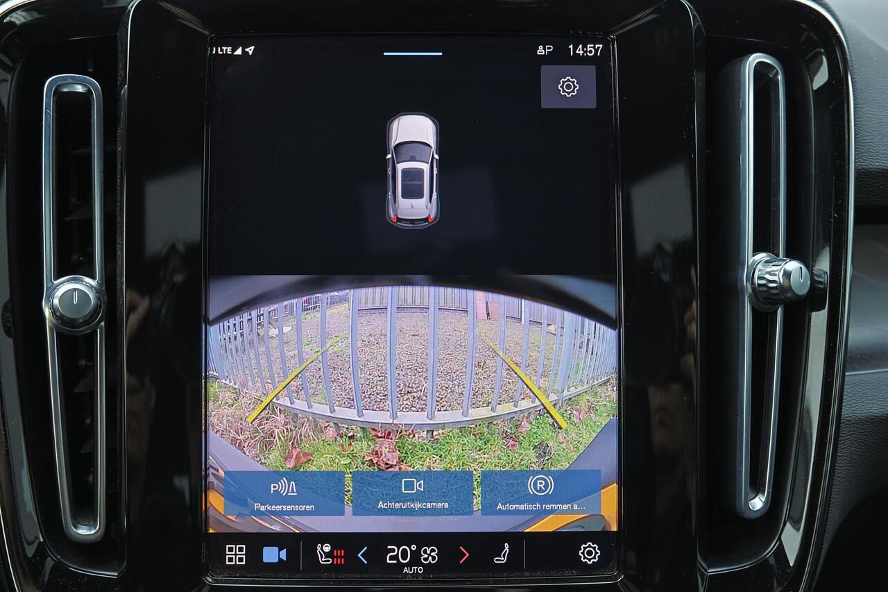 Volvo XC40 Recharge Twin Plus 78 kWh - IntelliSafe Assist & Surround - Parkeercamera achter - Verwarmde voorstoelen & stuur - Parkeersensoren voor & achter - Draadloze tel. lader - Warmtepomp - Elektr. inklapbare trekhaak - 19' LMV