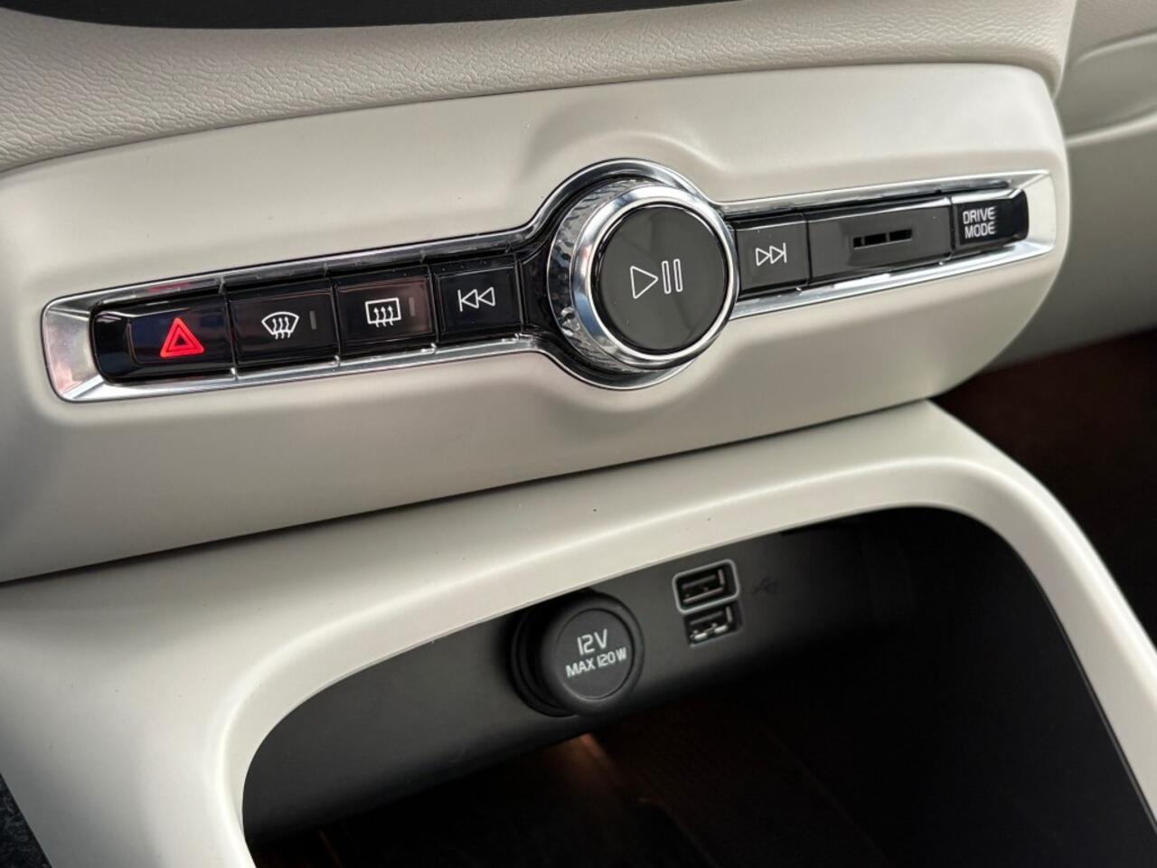 Volvo XC40 1.5 T5 Recharge Plug-in hybrid 262PK AUT. Ultimate-Bright LEER PANO-DAK 360-CAMERA CARPLAY HARMAN-KARDON