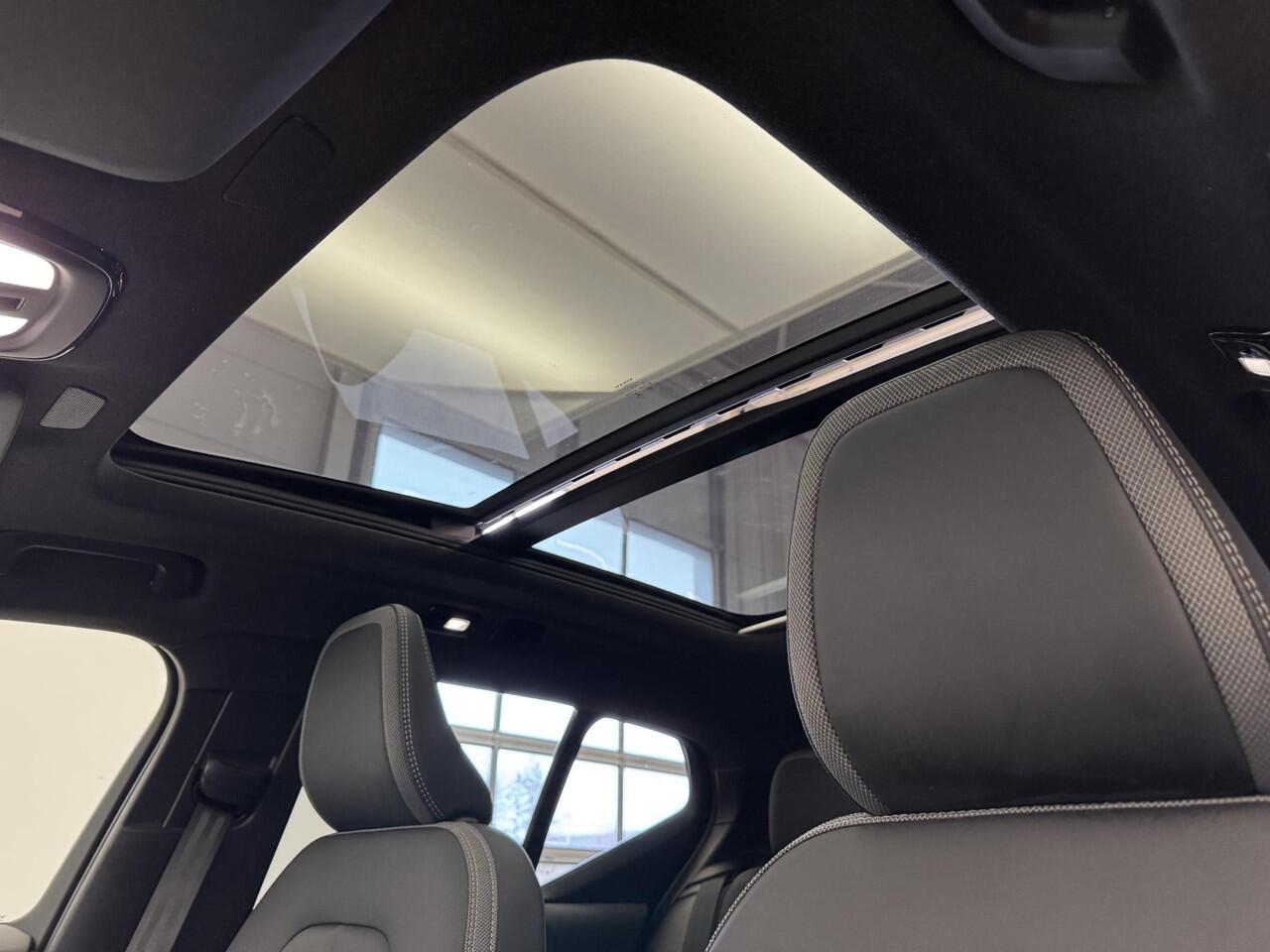 Volvo XC40 Recharge Twin Ultimate 78 kWh | Panoramadak | Harman Kardon | 408Pk | 20" R-Design | 1e eigenaar | NL auto