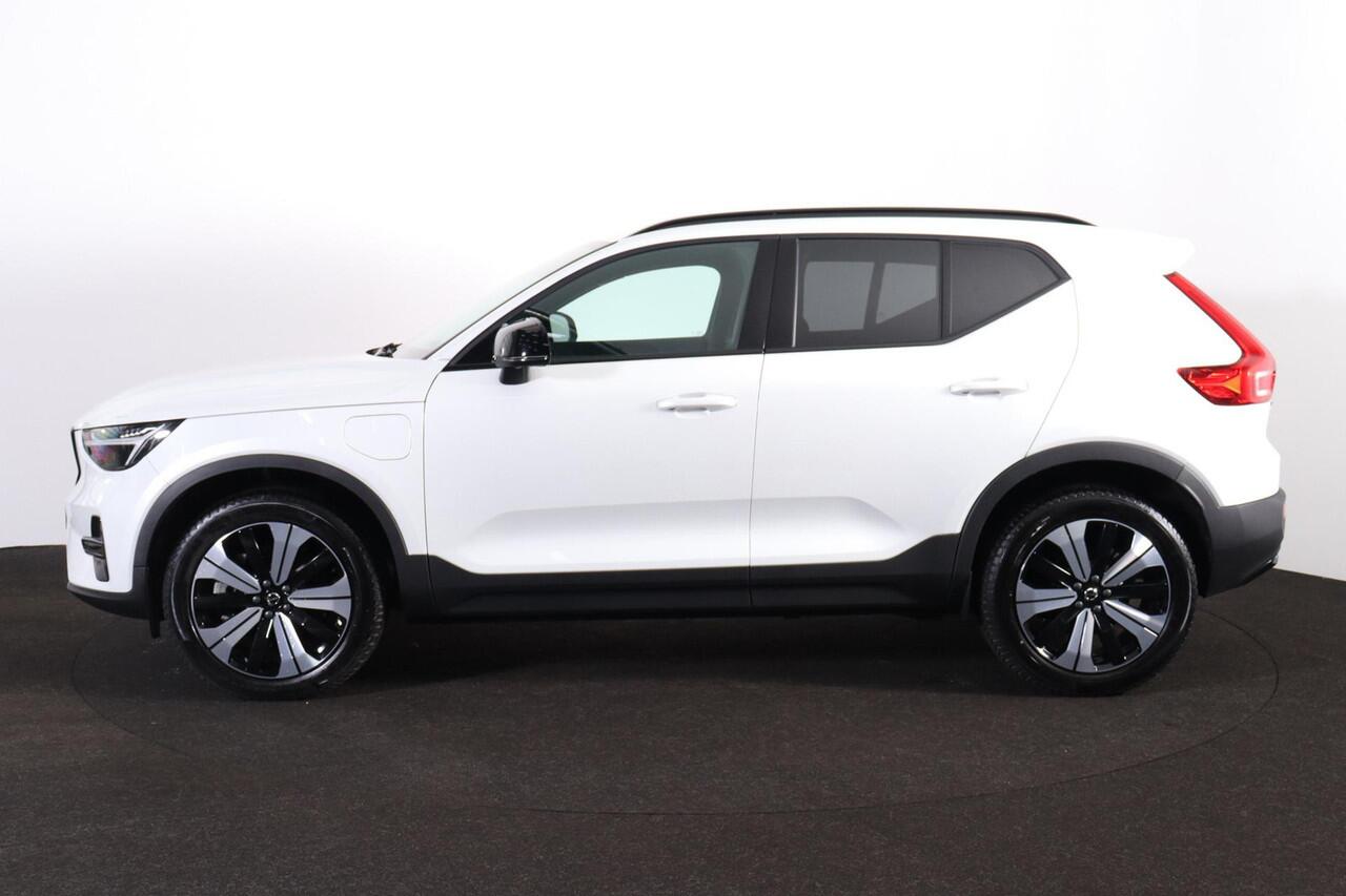 Volvo XC40 T5 Recharge Plus Dark - IntelliSafe Assist - 360º Camera - Verwarmde voorstoelen & stuur - Parkeersensoren voor & achter - Elektr. bedienb. voorstoelen met geheugen links - Draadloze tel. lader - Extra getint glas - 19' LMV