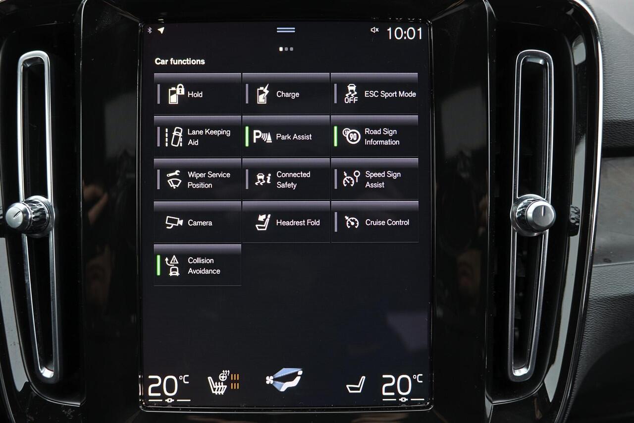 Volvo XC40 T5 Recharge Plus Dark - IntelliSafe Assist - 360º Camera - Verwarmde voorstoelen & stuur - Parkeersensoren voor & achter - Elektr. bedienb. voorstoelen met geheugen links - Draadloze tel. lader - Extra getint glas - 19' LMV