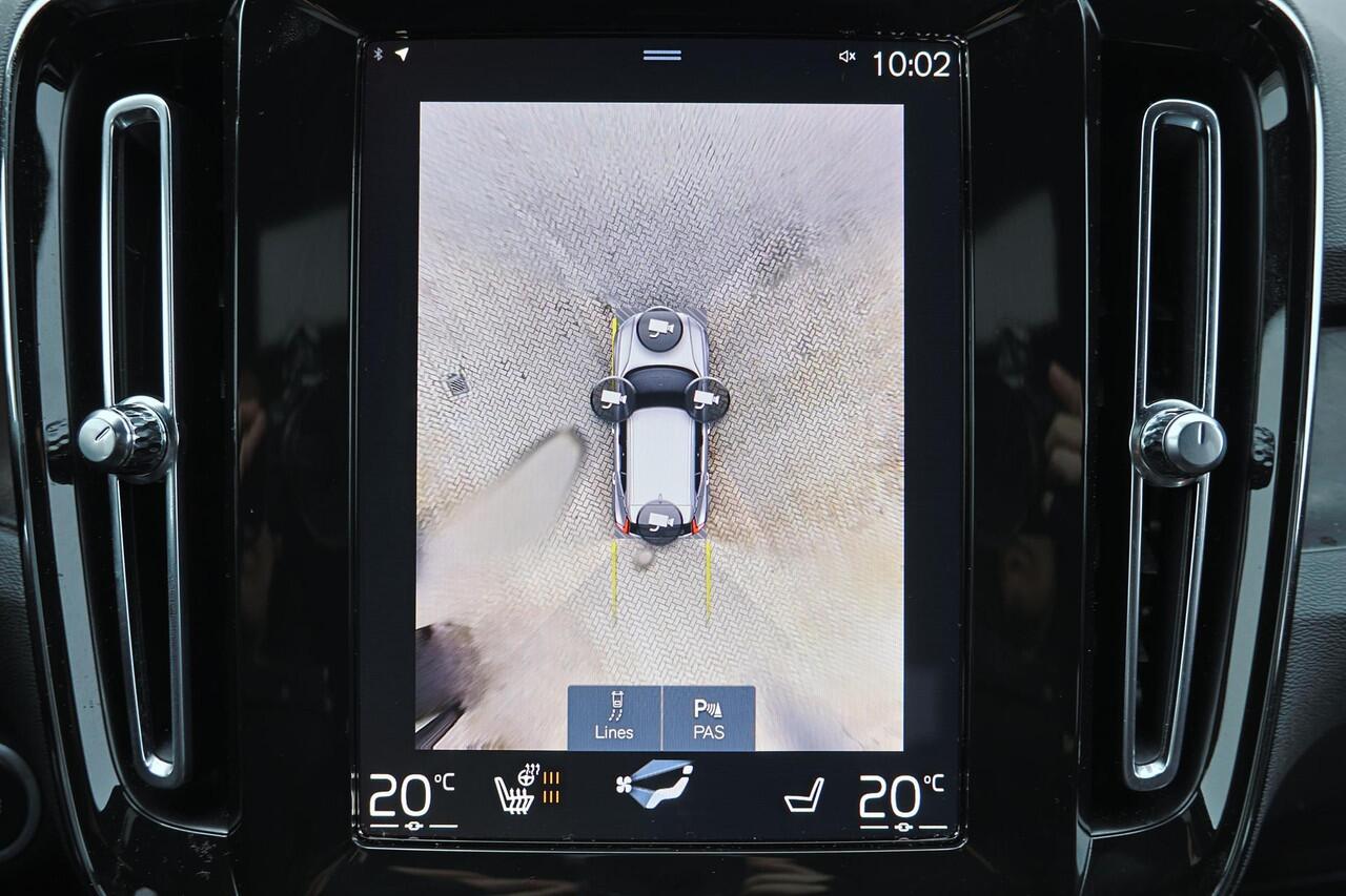 Volvo XC40 T5 Recharge Plus Dark - IntelliSafe Assist - 360º Camera - Verwarmde voorstoelen & stuur - Parkeersensoren voor & achter - Elektr. bedienb. voorstoelen met geheugen links - Draadloze tel. lader - Extra getint glas - 19' LMV