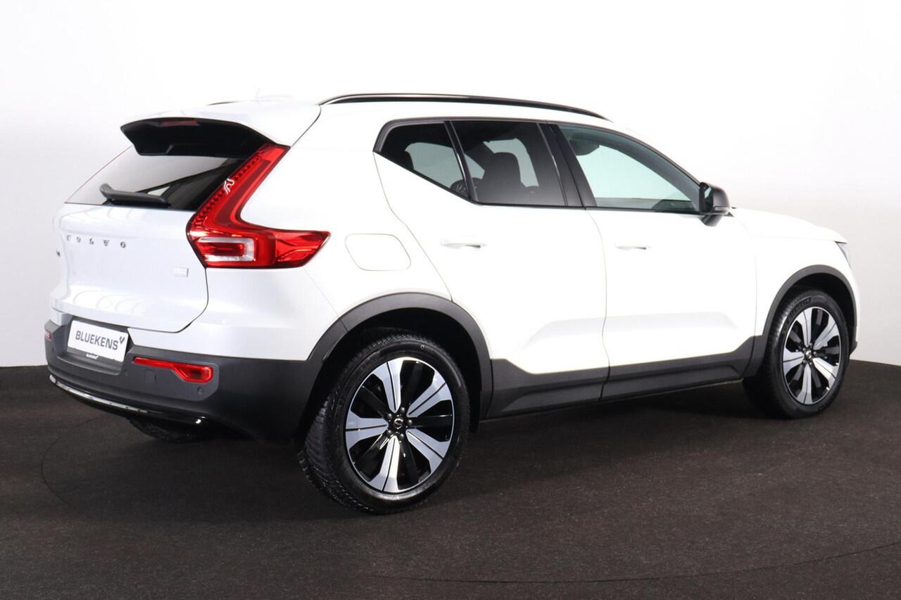 Volvo XC40 T5 Recharge Plus Dark - IntelliSafe Assist - Harman/Kardon audio - Verwarmde voorstoelen & stuur - Parkeersensoren voor & achter - Elektr. bedienb. voorstoelen met geheugen links - Draadloze tel. lader - Extra getint glas - 19' LMV