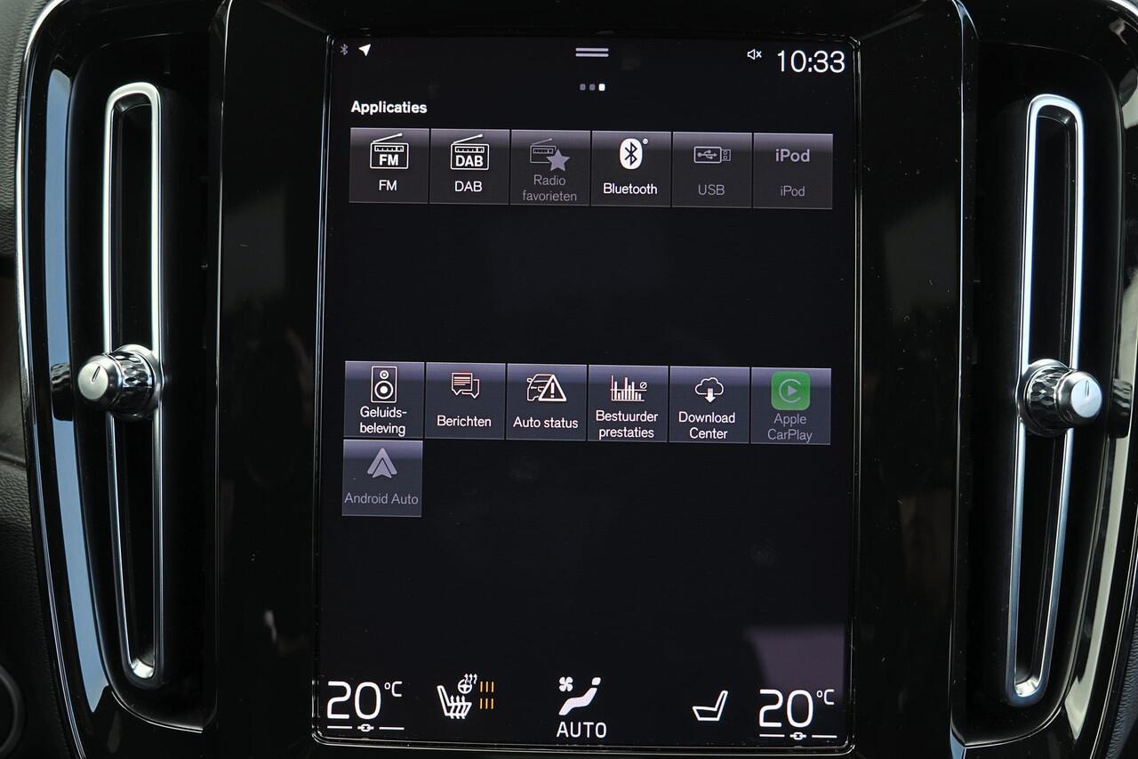 Volvo XC40 T5 Recharge Plus Dark - IntelliSafe Assist - Harman/Kardon audio - Verwarmde voorstoelen & stuur - Parkeersensoren voor & achter - Elektr. bedienb. voorstoelen met geheugen links - Draadloze tel. lader - Extra getint glas - 19' LMV