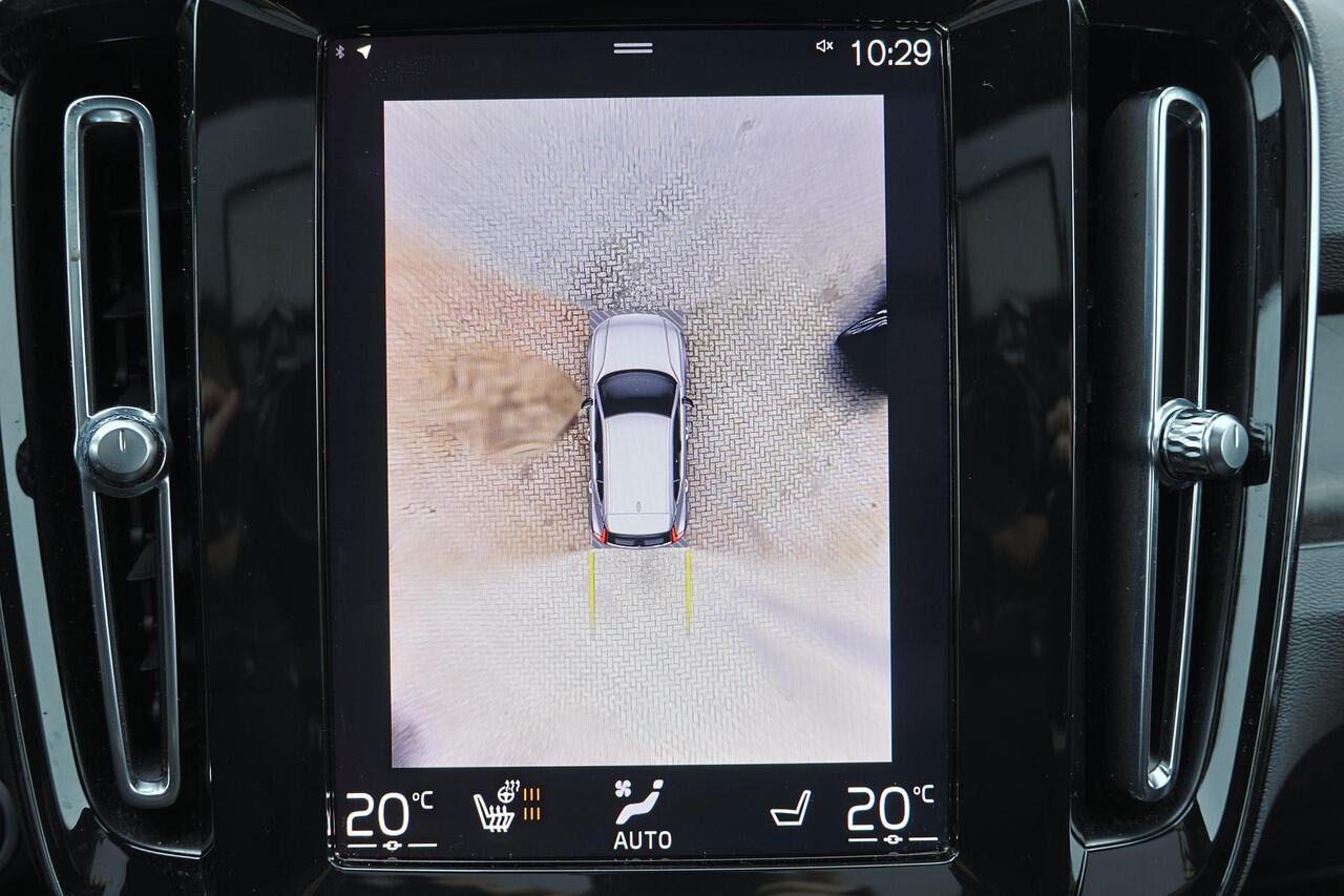 Volvo XC40 T5 Recharge Plus Dark - Panorama/schuifdak - IntelliSafe Assist & Surround - 360º Camera - Harman/Kardon audio - Verwarmde voorstoelen & stuur - Parkeersensoren voor & achter - Elektr. bedienb. voorstoelen met geheugen links - Extra getint glas - 19' LMV