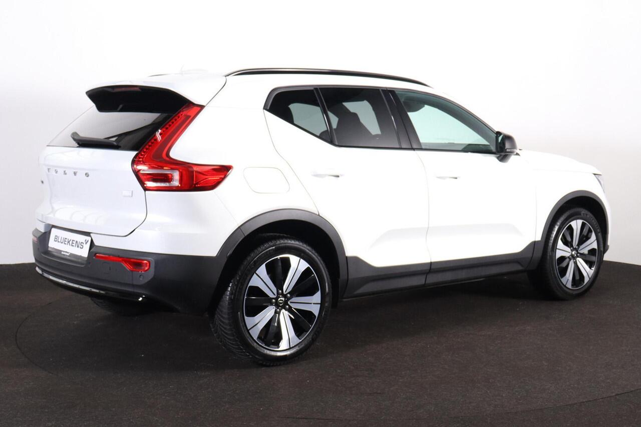 Volvo XC40 T5 Recharge Plus Dark - Panorama/schuifdak - IntelliSafe Assist & Surround - 360º Camera - Harman/Kardon audio - Verwarmde voorstoelen & stuur - Parkeersensoren voor & achter - Elektr. bedienb. voorstoelen met geheugen links - Extra getint glas - 19' LMV