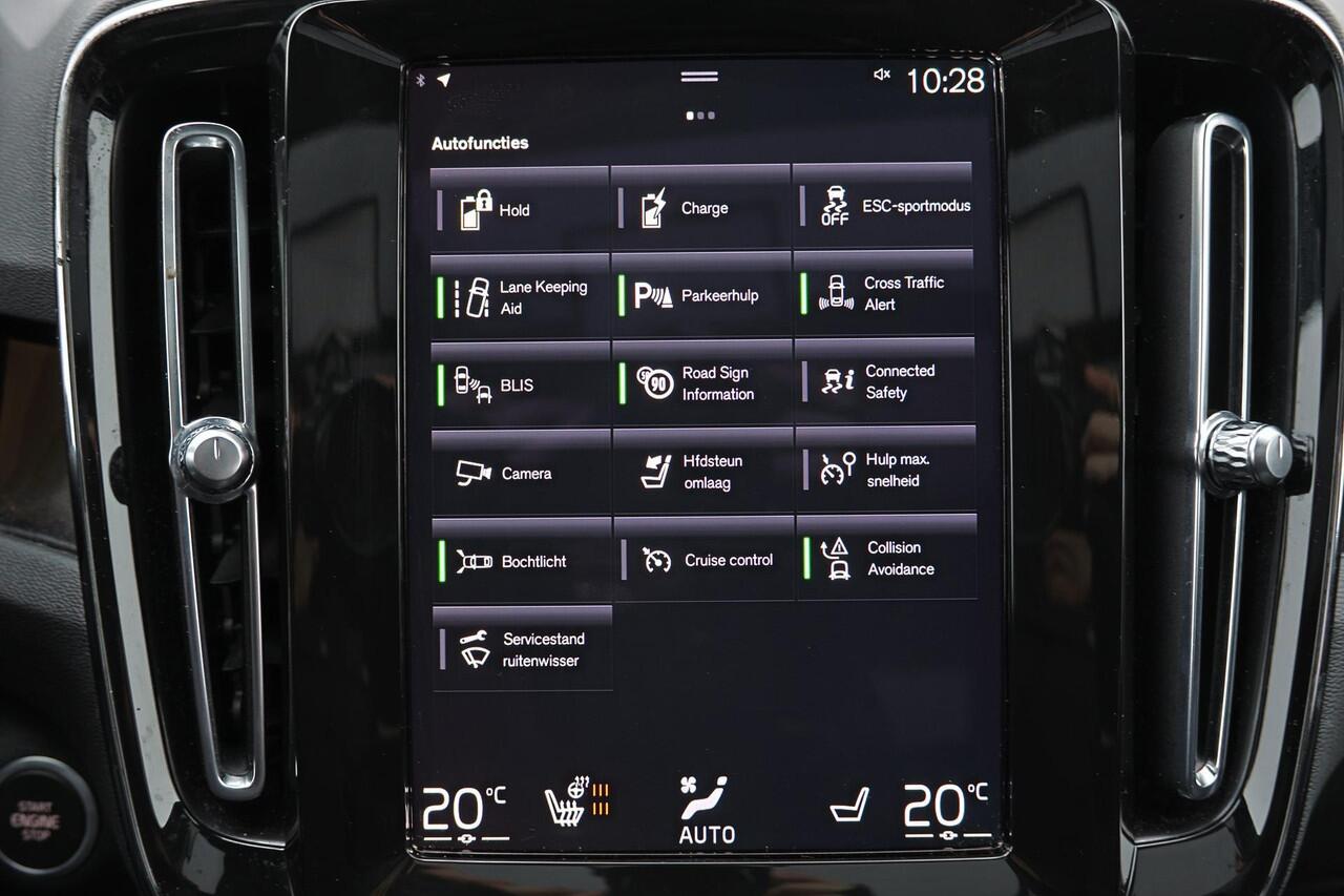 Volvo XC40 T5 Recharge Plus Dark - Panorama/schuifdak - IntelliSafe Assist & Surround - 360º Camera - Harman/Kardon audio - Verwarmde voorstoelen & stuur - Parkeersensoren voor & achter - Elektr. bedienb. voorstoelen met geheugen links - Extra getint glas - 19' LMV