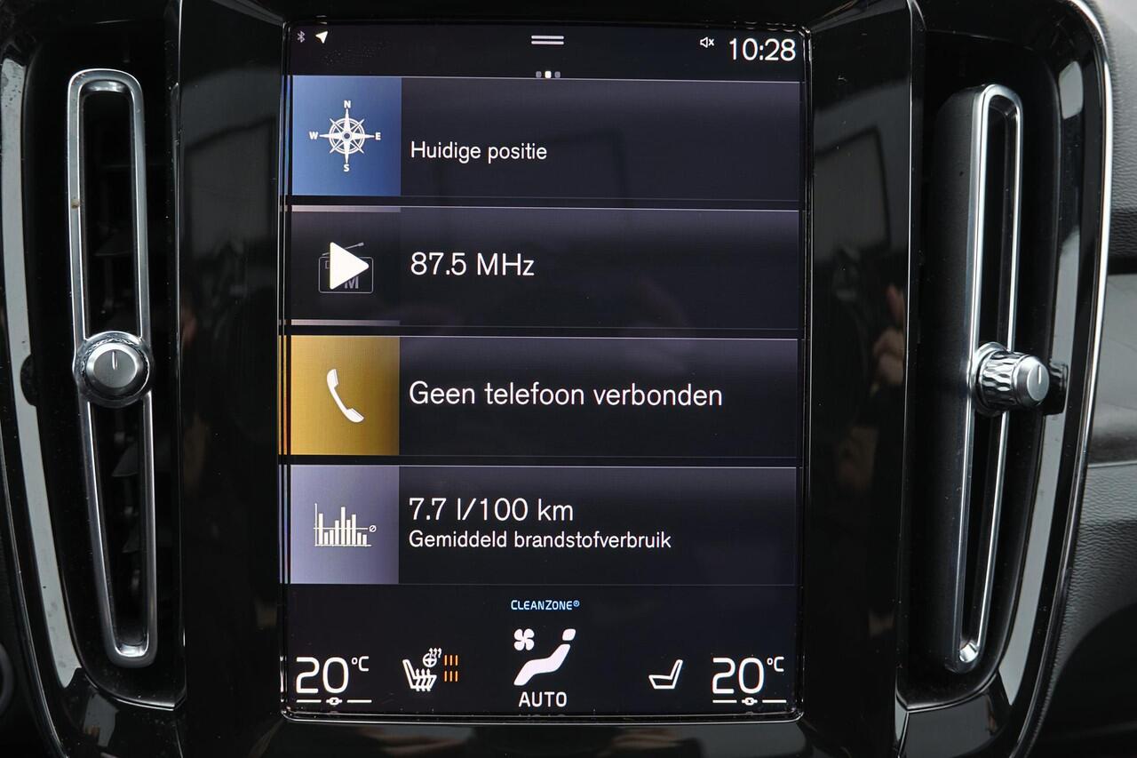 Volvo XC40 T5 Recharge Plus Dark - Panorama/schuifdak - IntelliSafe Assist & Surround - 360º Camera - Harman/Kardon audio - Verwarmde voorstoelen & stuur - Parkeersensoren voor & achter - Elektr. bedienb. voorstoelen met geheugen links - Extra getint glas - 19' LMV