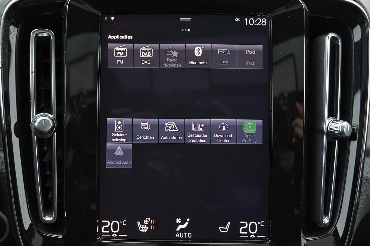 Volvo XC40 T5 Recharge Plus Dark - Panorama/schuifdak - IntelliSafe Assist & Surround - 360º Camera - Harman/Kardon audio - Verwarmde voorstoelen & stuur - Parkeersensoren voor & achter - Elektr. bedienb. voorstoelen met geheugen links - Extra getint glas - 19' LMV