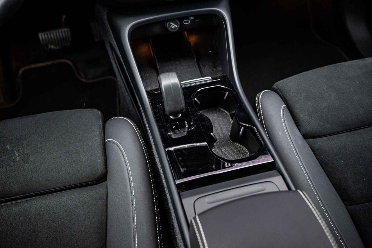 Volvo XC40 Single Motor Extended Range Plus 82 kWh | Adaptieve cruise control | Stoel- en stuurverwarming | Nubuck Interieur | Warmtepomp | 20 inch velgen | Camera |