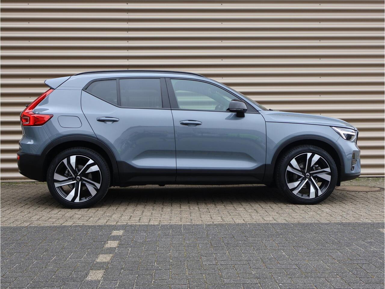 Volvo XC40 B3 Plus Dark | Trekhaak | Dealer onderhouden