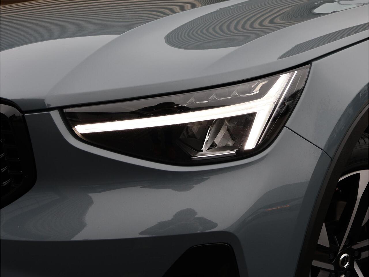 Volvo XC40 B3 Plus Dark | Trekhaak | Dealer onderhouden