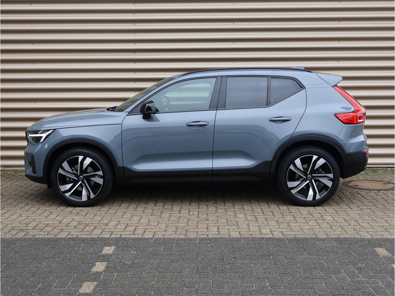 Volvo XC40 B3 Plus Dark | Trekhaak | Dealer onderhouden
