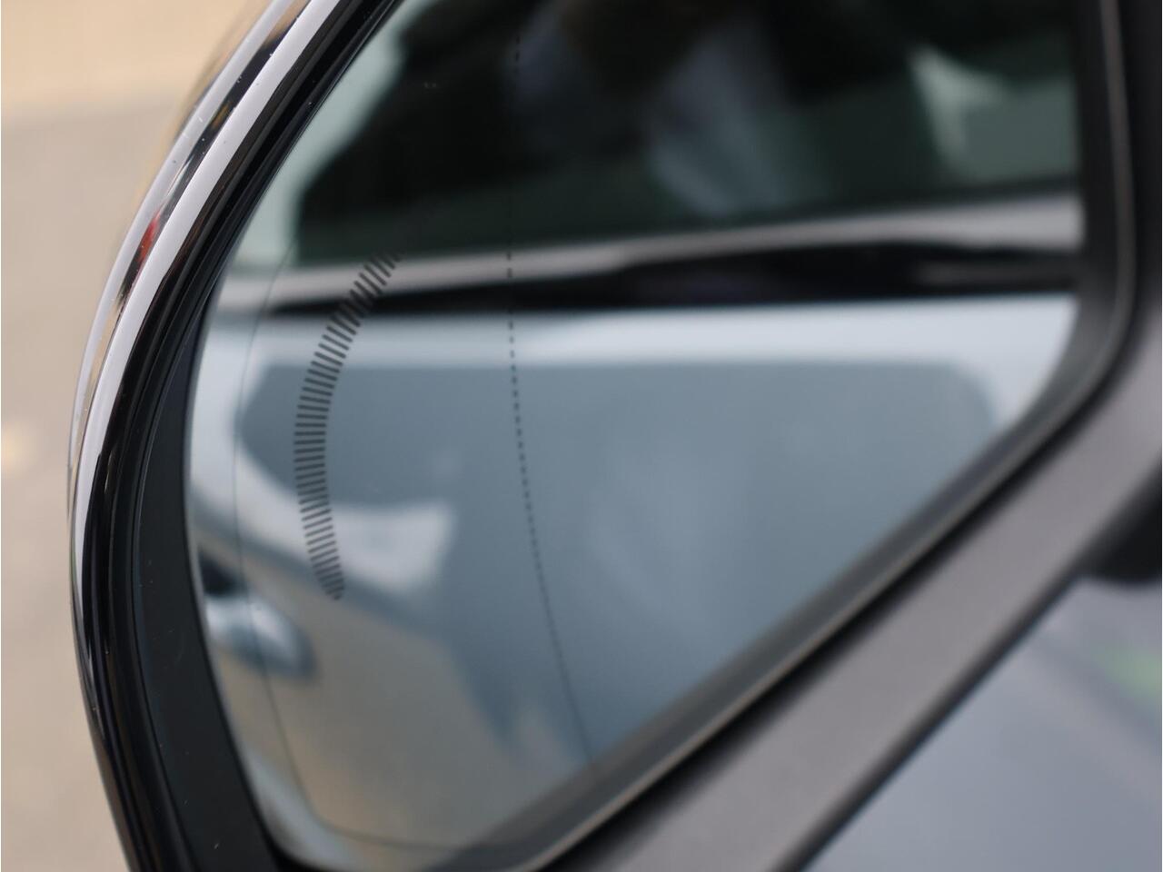 Volvo XC40 B3 Plus Dark | Trekhaak | Dealer onderhouden