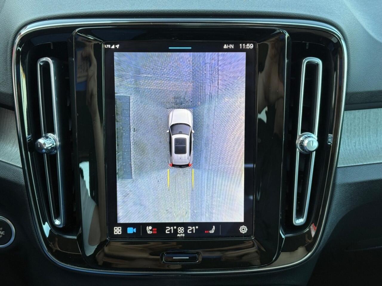 Volvo XC40 2.0 B4 PLUS-DARK FACELIFT 197PK AUT. LEER MEMORY HARMAN KARDON NAVI CAMERA LMV
