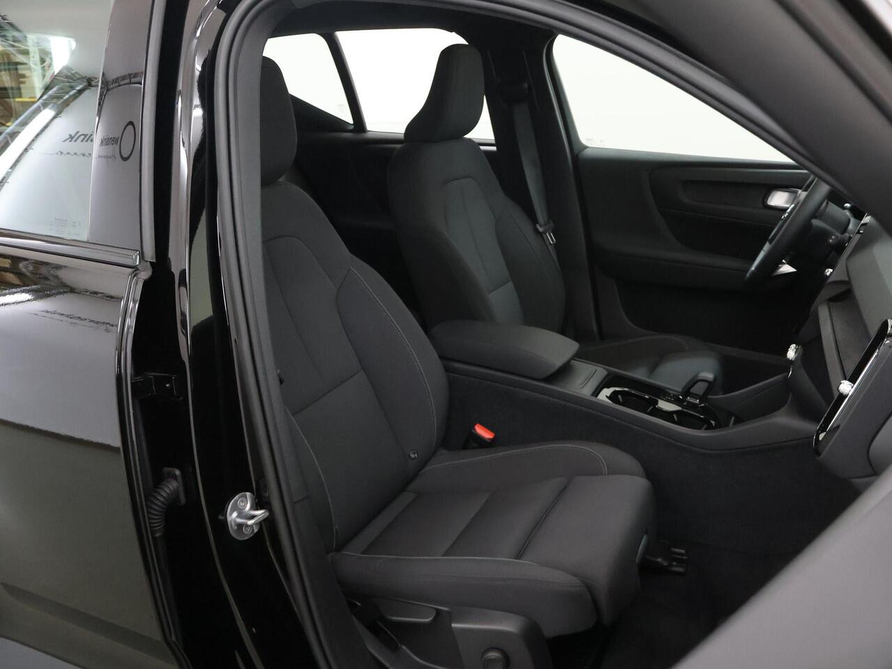Volvo XC40 Recharge Core | SOH 95% | Comfortstoelen | LED | Navigatie | Camera | DAB | Apple CarPlay/Android Auto | Adaptieve Cruise Control | Ele. kofferdeksel | Stoelverwarming | Standkachel | Warmtepomp | Stuurverwarming |