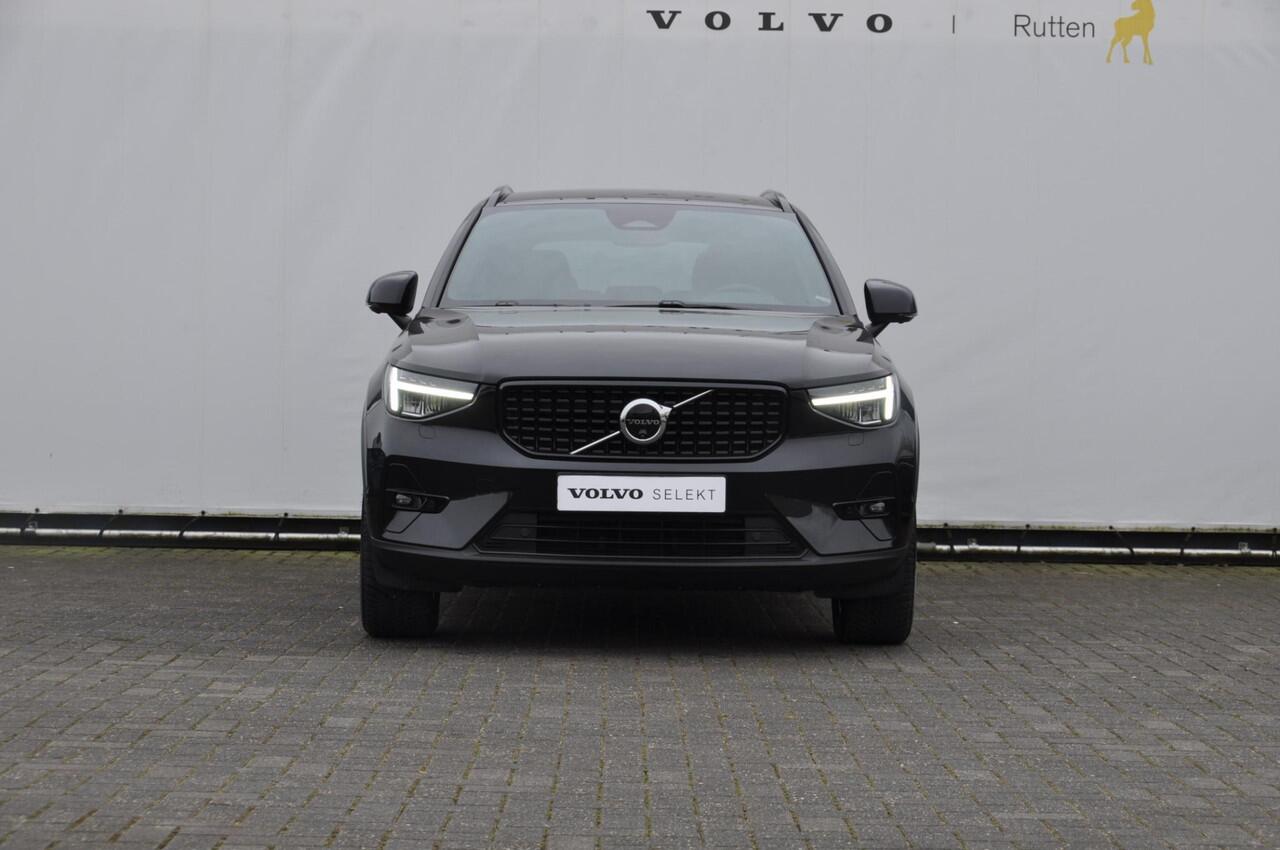 Volvo XC40 B4 211PK Automaat Plus Dark Pilot assist / Adaptive cruise control / Harman Kardon audio / BLIS / Elektrisch bedienbare voorstoelen / Stoelverwarming voor / Stuurverwarming /