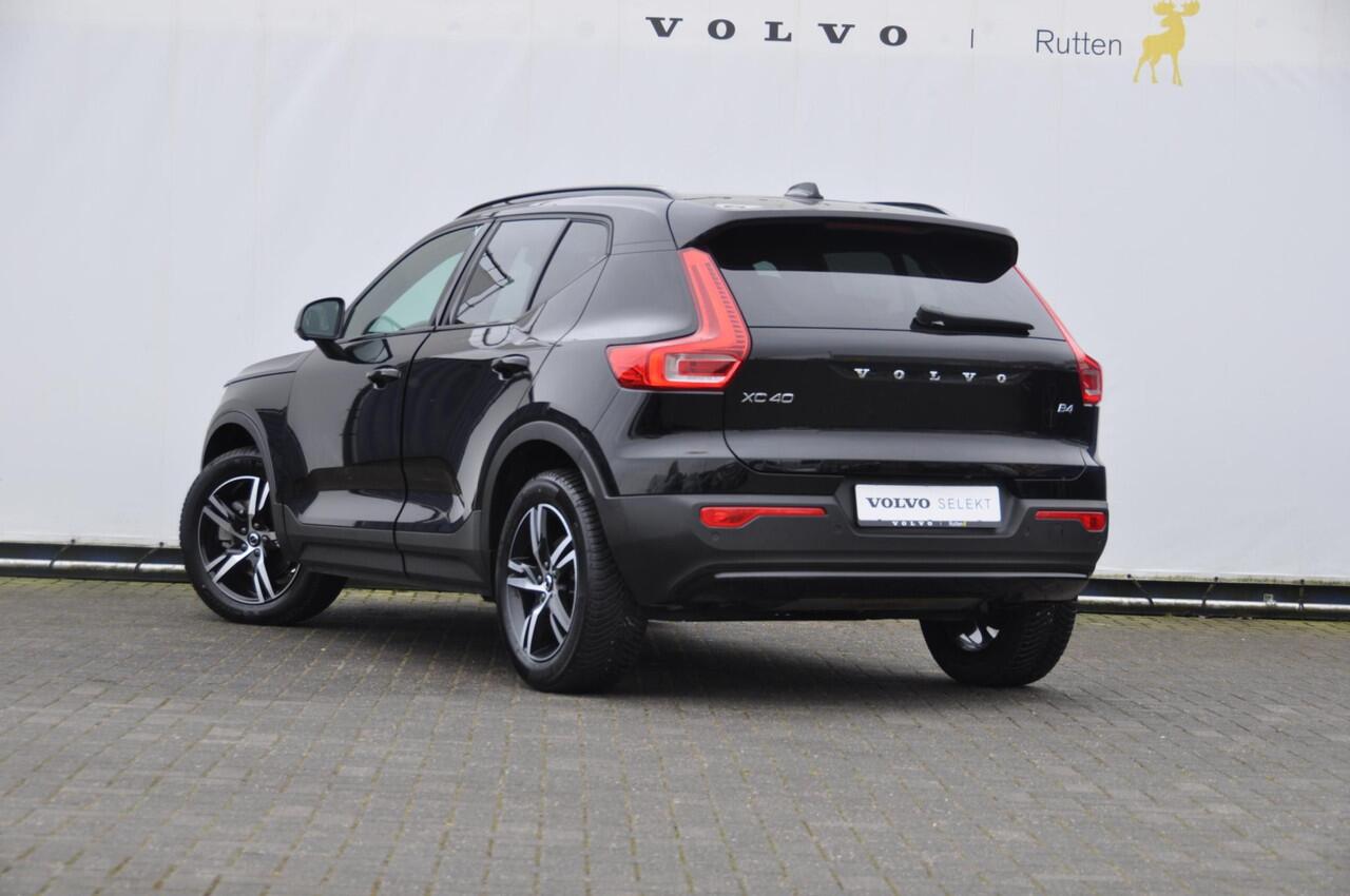 Volvo XC40 B4 211PK Automaat Plus Dark Pilot assist / Adaptive cruise control / Harman Kardon audio / BLIS / Elektrisch bedienbare voorstoelen / Stoelverwarming voor / Stuurverwarming /