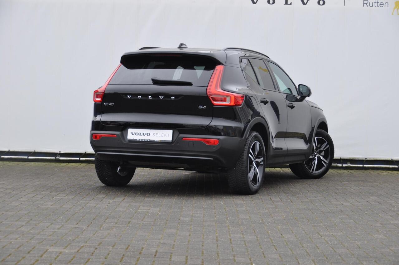 Volvo XC40 B4 211PK Automaat Plus Dark Pilot assist / Adaptive cruise control / Harman Kardon audio / BLIS / Elektrisch bedienbare voorstoelen / Stoelverwarming voor / Stuurverwarming /