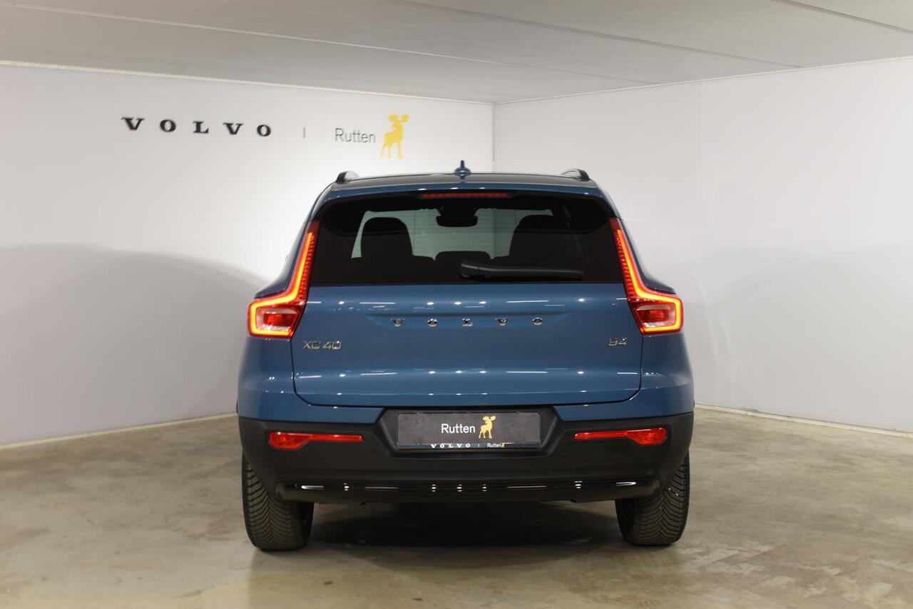 Volvo XC40 B4 211PK Automaat Plus Dark / Climate pack / Donker getint glas / 19'' velgen / Adaptieve cruise control / DAB+ / El. Achterklep