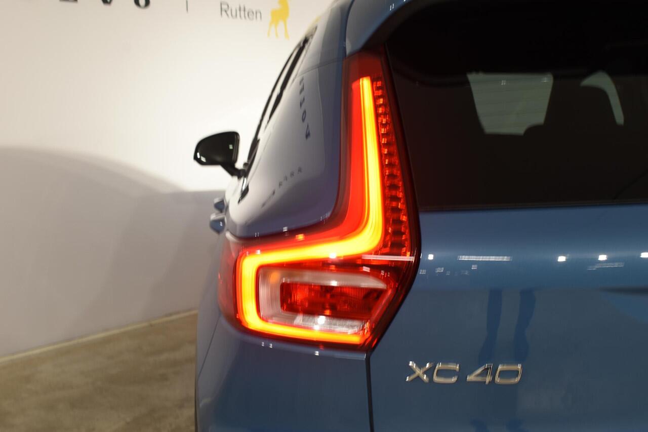 Volvo XC40 B4 211PK Automaat Plus Dark / Climate pack / Donker getint glas / 19'' velgen / Adaptieve cruise control / DAB+ / El. Achterklep