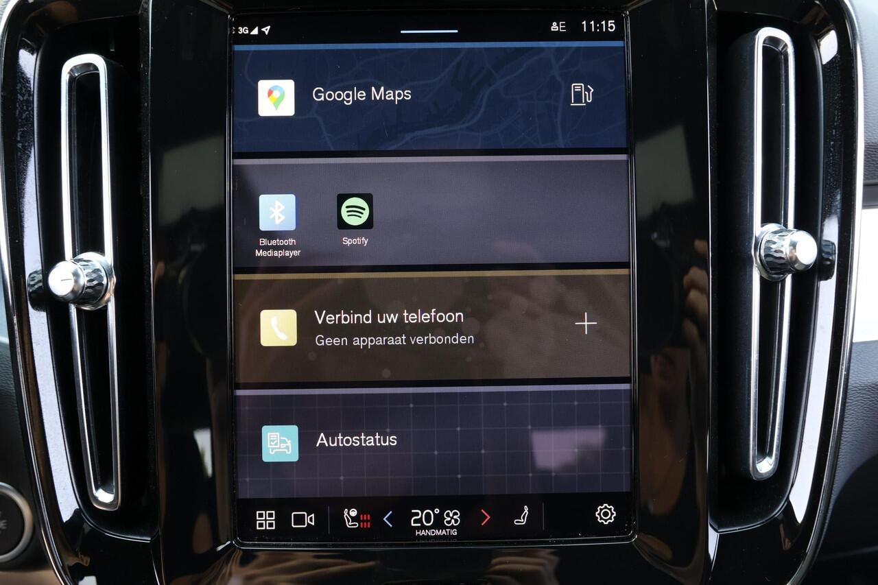 Volvo XC40 B3 Plus Dark - IntelliSafe Assist & Surround - Harman/Kardon audio - Parkeercamera achter - Verwarmde voorstoelen & stuur - Parkeersensoren voor & achter - Elektr. bedienb. voorstoelen met geheugen links - Draadloze tel. lader - Extra getint glas - 18' LM