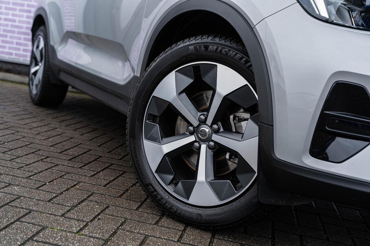 Volvo XC40 2.0 B4 Plus Dark | Trekhaak | Google | Dodehoekdetectie | Adaptieve Cruise Control | Stoel + stuurverwarming | 19" LM | Verwarmbare voorruit |