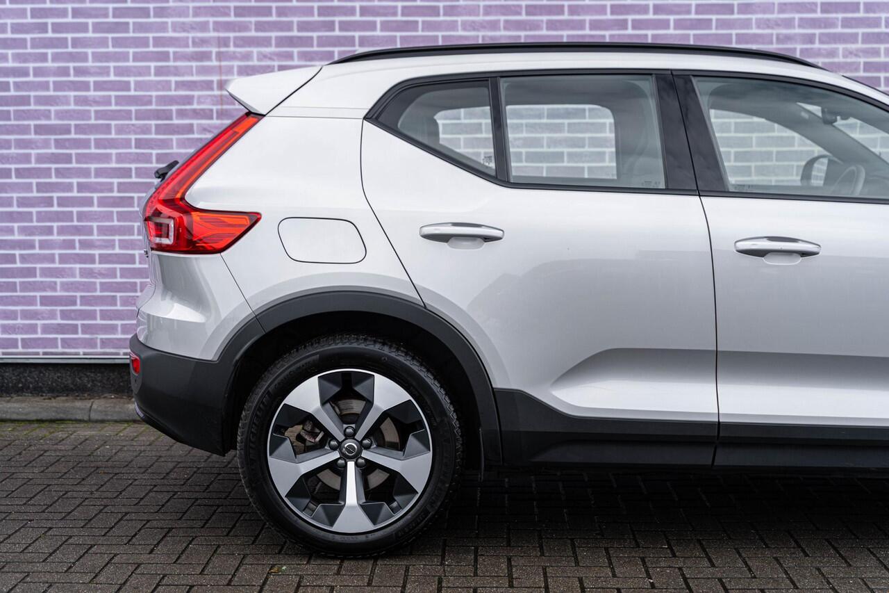 Volvo XC40 2.0 B4 Plus Dark | Trekhaak | Google | Dodehoekdetectie | Adaptieve Cruise Control | Stoel + stuurverwarming | 19" LM | Verwarmbare voorruit |